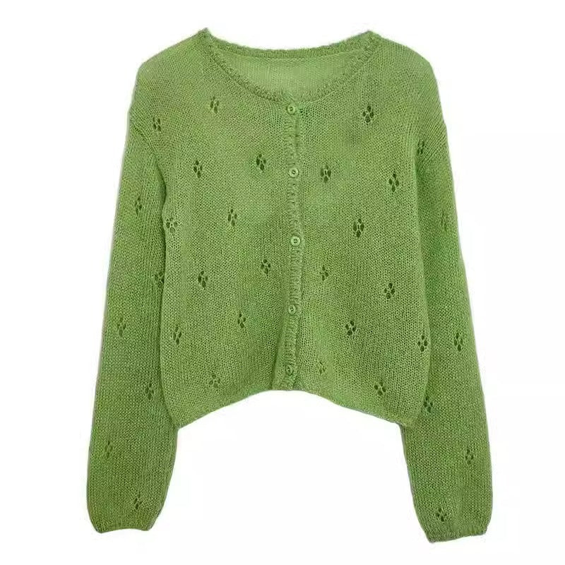 Cardigan pour femmes avec un motif floral délicat et des boutons élégants Chic & Stil