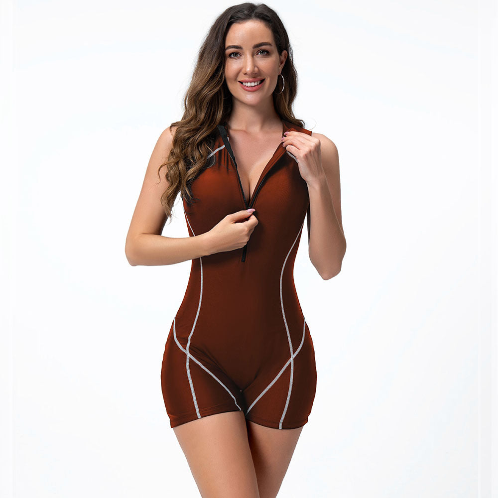 Sporty women's swimsuit with short leg and practical zipper Lune London