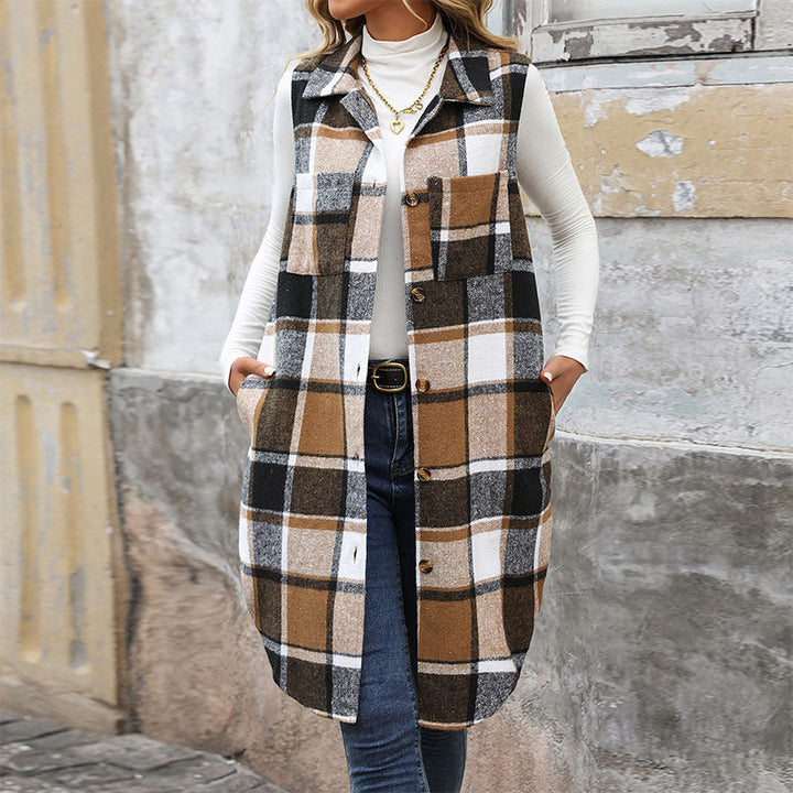 Lune London long sleeve women's cardigan with plaid pattern and practical pockets