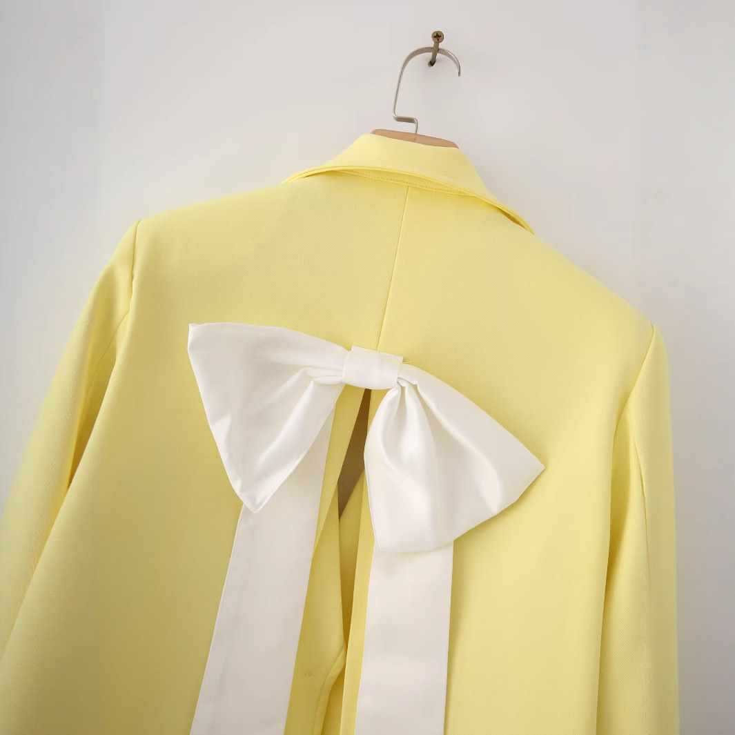 Ladies structured blazer with modern details Lune London