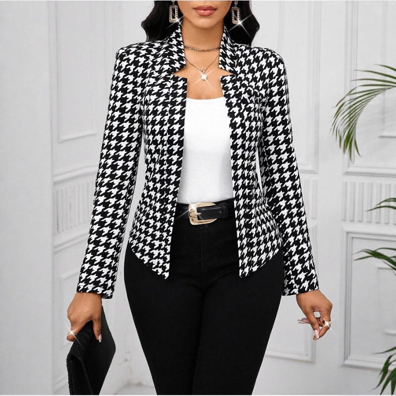 Elegant blazer jacket for women with houndstooth pattern and fitted cut Lune London