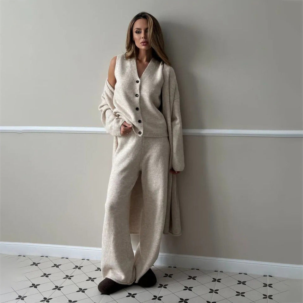 Women's loungewear set with impressive cardigan and wide leg pant style Lune London