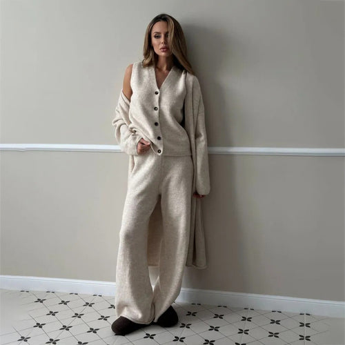 Women's loungewear set with impressive cardigan and wide leg pant style Lune London