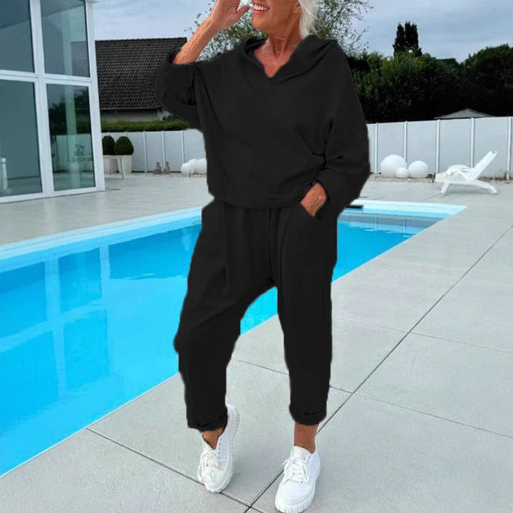 Women's Comfortable Relaxation Set with Oversized Sweater and Jogging Pants Lune London