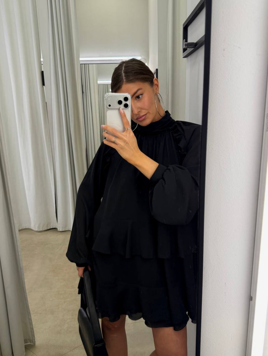 Robe aérienne pour femmes avec ourlet à volants et élégant col montant Chic & Stil
