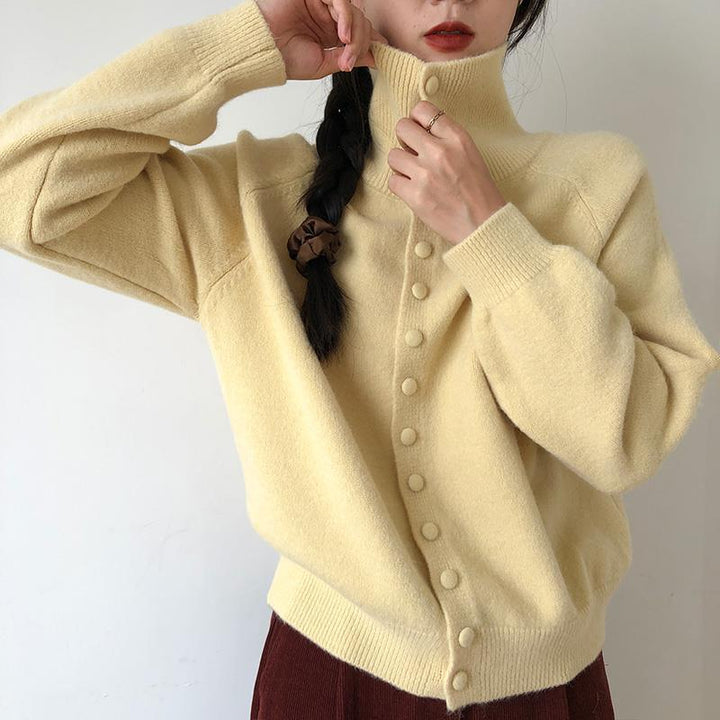 Cardigan à boutons pour femmes avec une coupe moderne et une texture fine Chic & Stil