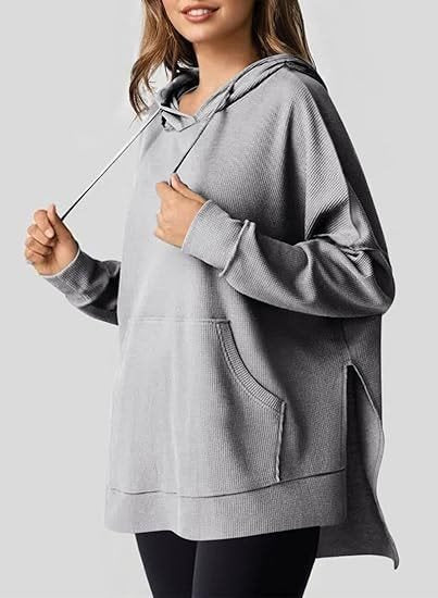Oversized women's hoodie with side slits and practical pockets Lune London