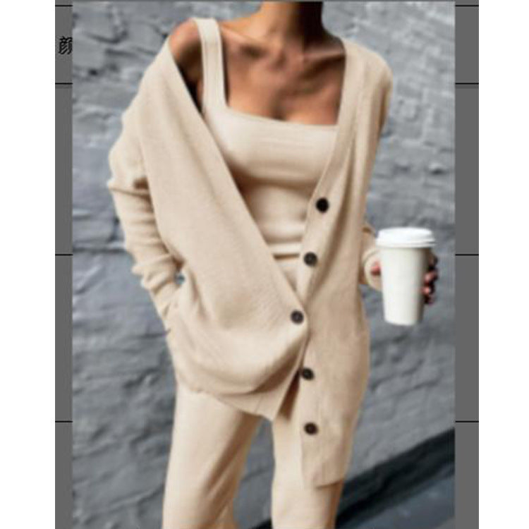 Women’s knitted jacket with a relaxed fit and practical pockets Lune London