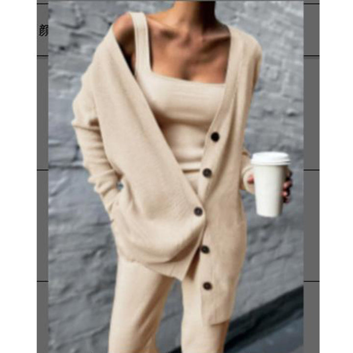 Women’s knitted jacket with a relaxed fit and practical pockets Lune London