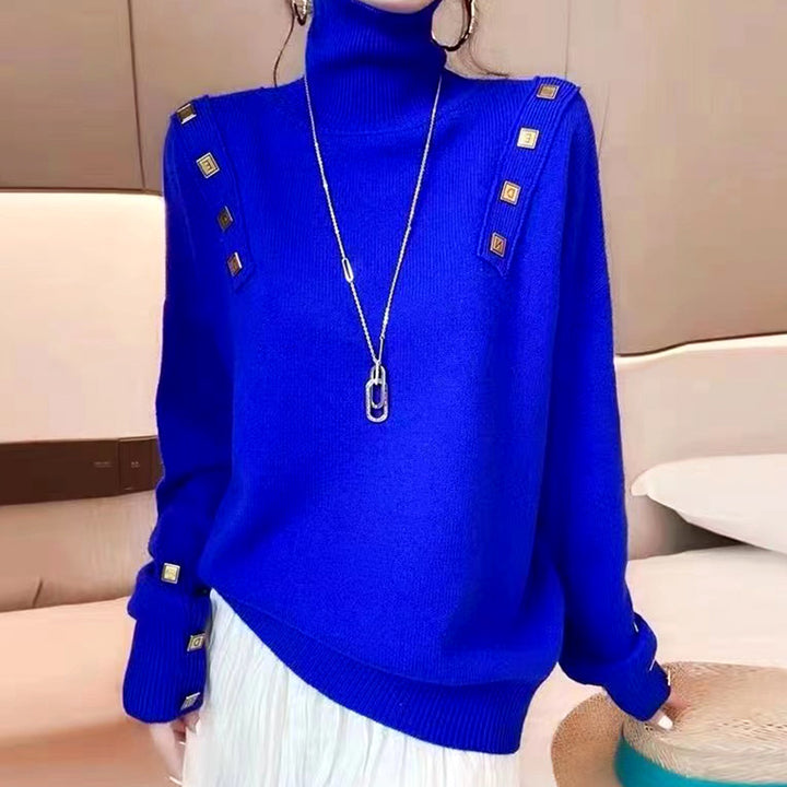 Pull à col roulé féminin tendance avec détails de boutons décoratifs Chic & Stil