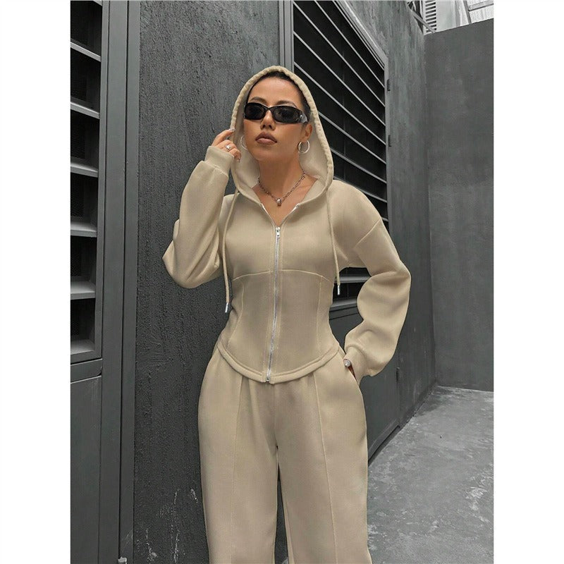 Ensemble hoodie ajusté pour dames avec des détails subtils de fermeture éclair Chic & Stil