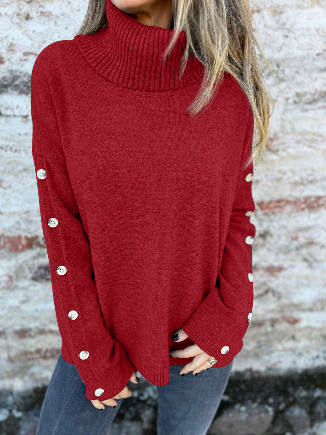 Pull femme avec col roulé et détails de boutons décoratifs Chic & Stil