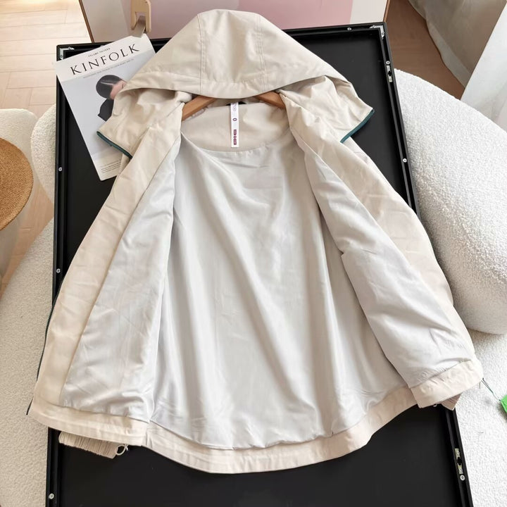 Veste coupe-vent légère pour femmes avec poches zippées sur les côtés Chic & Stil