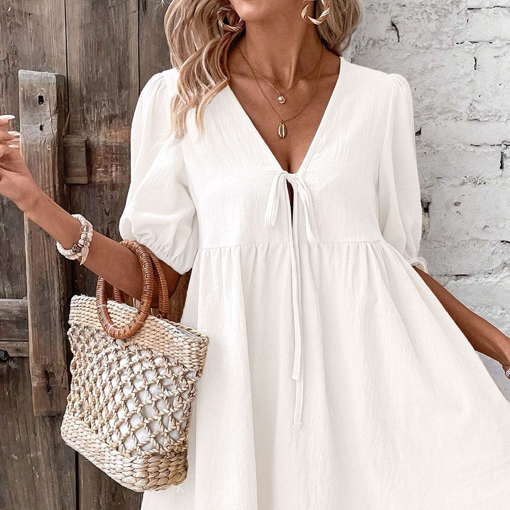 Robe d'été décontractée pour femmes avec décolleté en V et détails à volants Chic & Stil