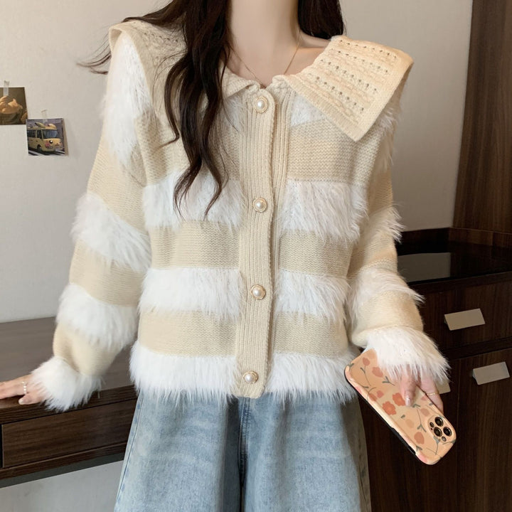 Cardigan pour femmes avec col tressé et appliqués en fausse fourrure Chic & Stil