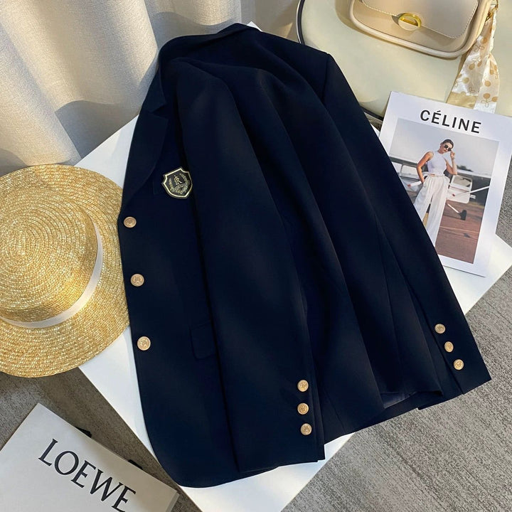 Blazer élégant pour femmes avec boutons dorés et emblème Chic & Stil