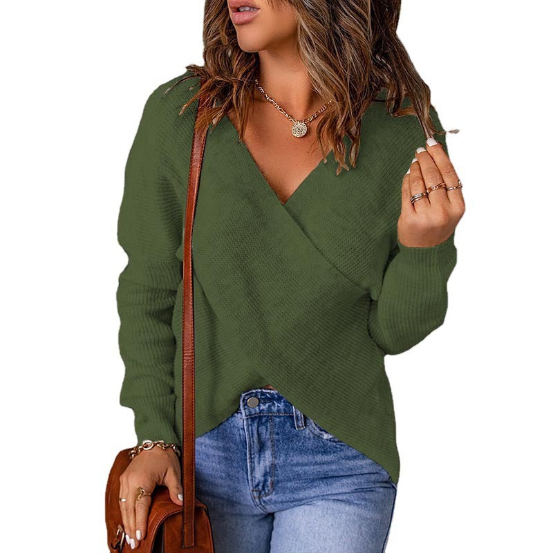 Casual pullover for women with deep V-neck and textured fabric Lune London