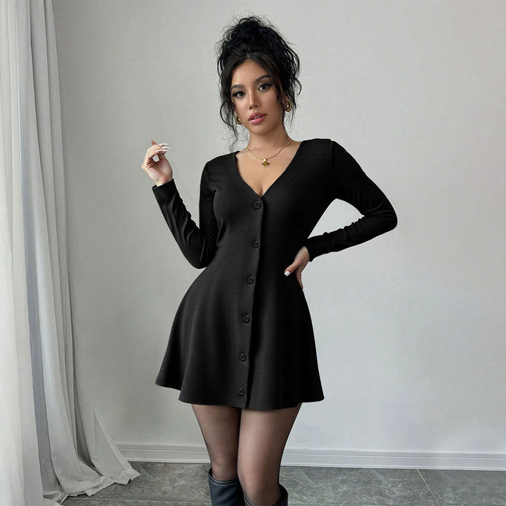 Robe tricotée femme mi-longue avec décolleté en V profond et patte de boutonnage Chic & Stil