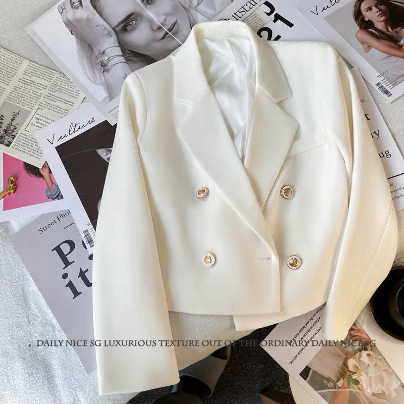 Blazer court pour femmes avec boutons décoratifs Chic & Stil