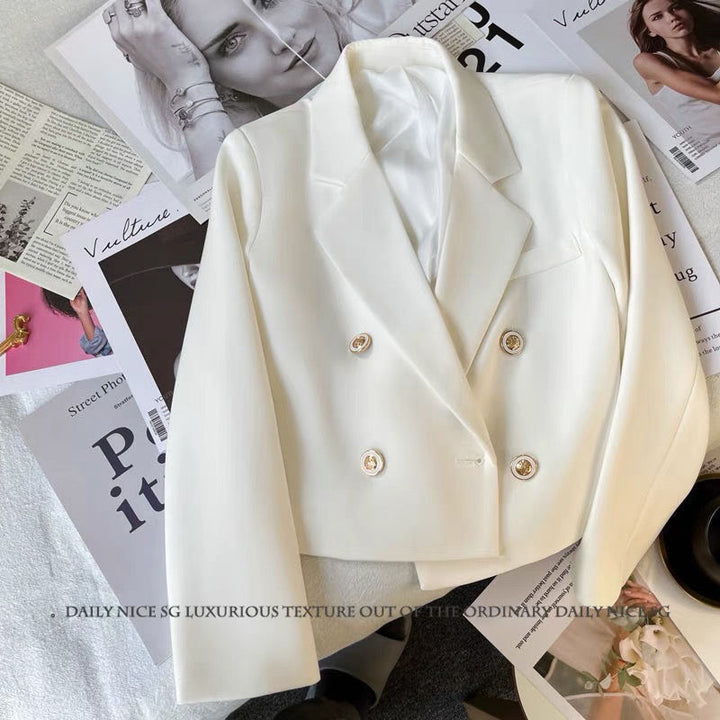 Blazer court pour femmes avec boutons décoratifs Chic & Stil