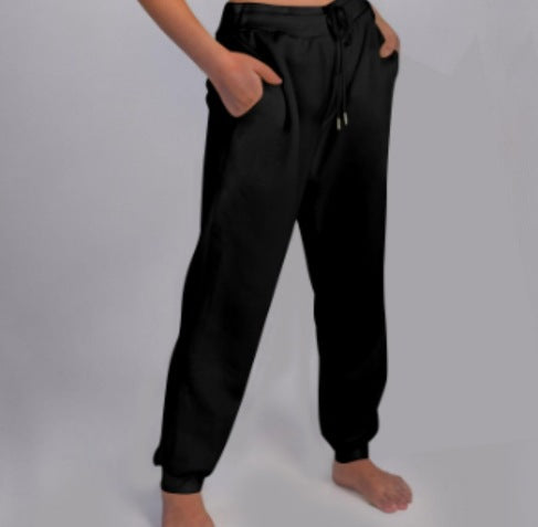 Comfortable women's jogging pants with elastic waistband and side pockets Lune London