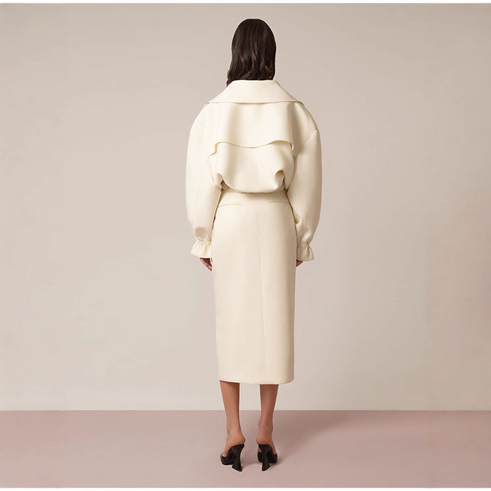 Trendy short women's jacket with applied pockets and wide collar Lune London