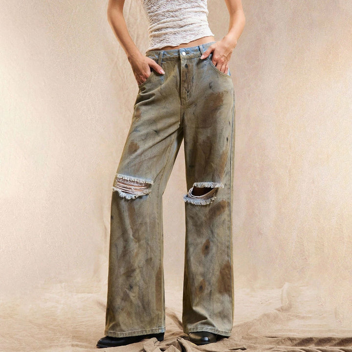 Wide jeans for women with trendy destroyed details and a relaxed chic cut and style