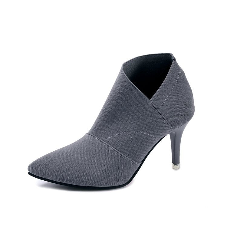 Elegant women's boots with a pointed toe and a stylish stretchy upper Lune London