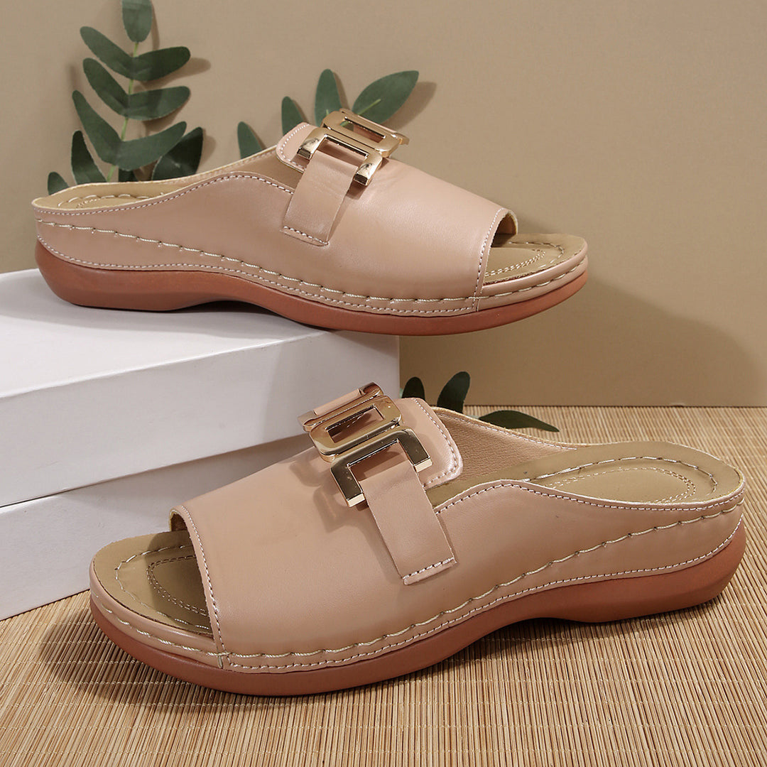Ladies comfortable toe separation sandals with elegant chic buckle design