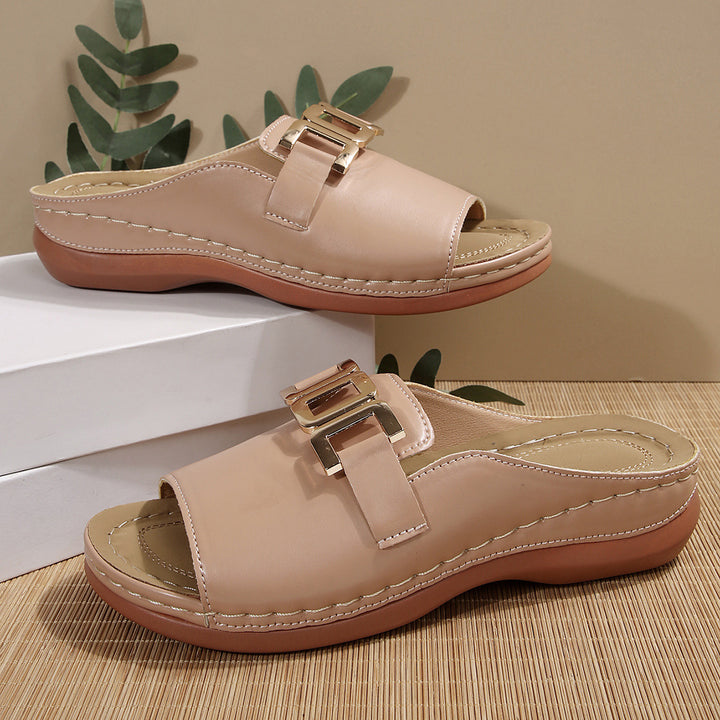 Ladies comfortable toe separation sandals with elegant chic buckle design