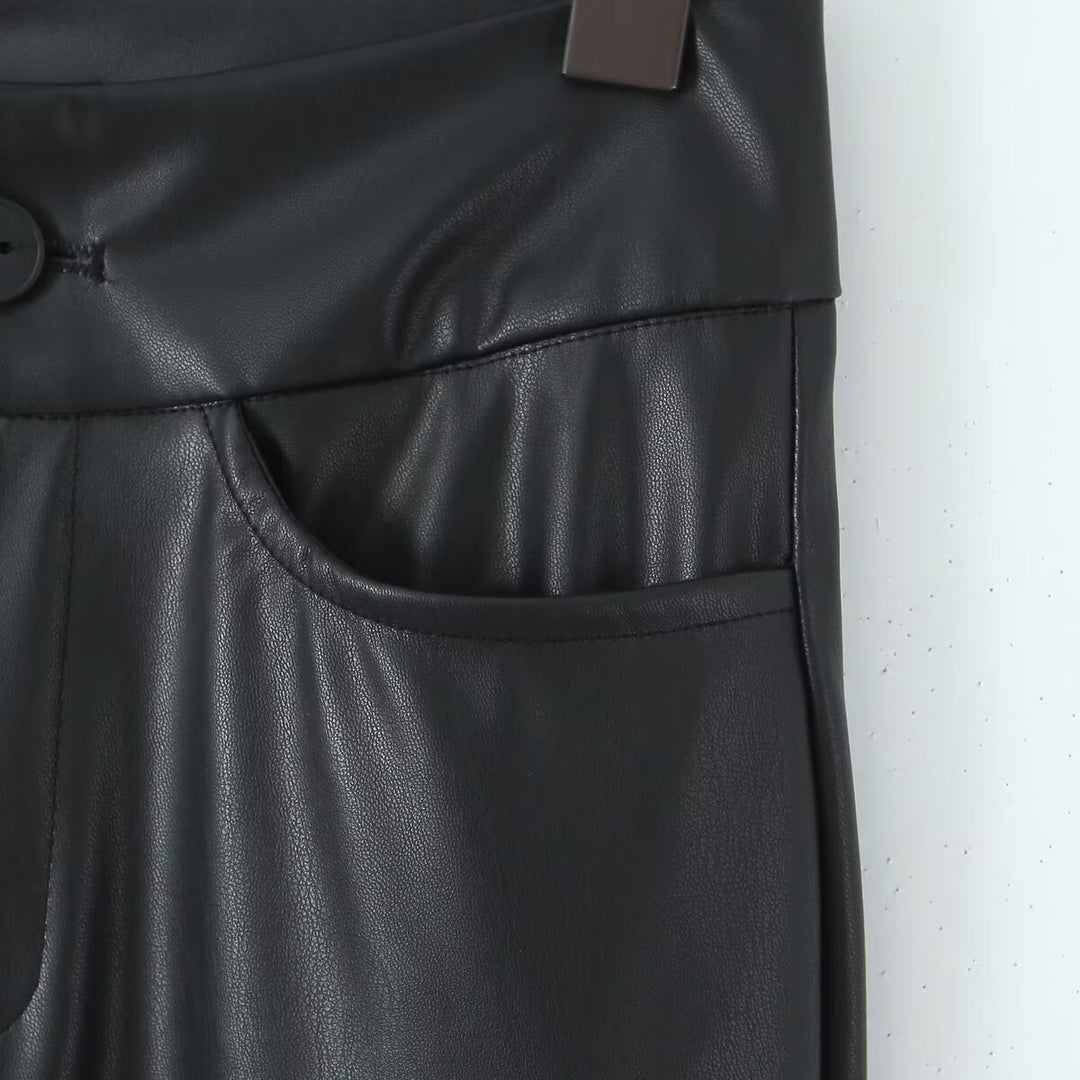 Synthetic leather slim fit pants for women with practical pockets Lune London