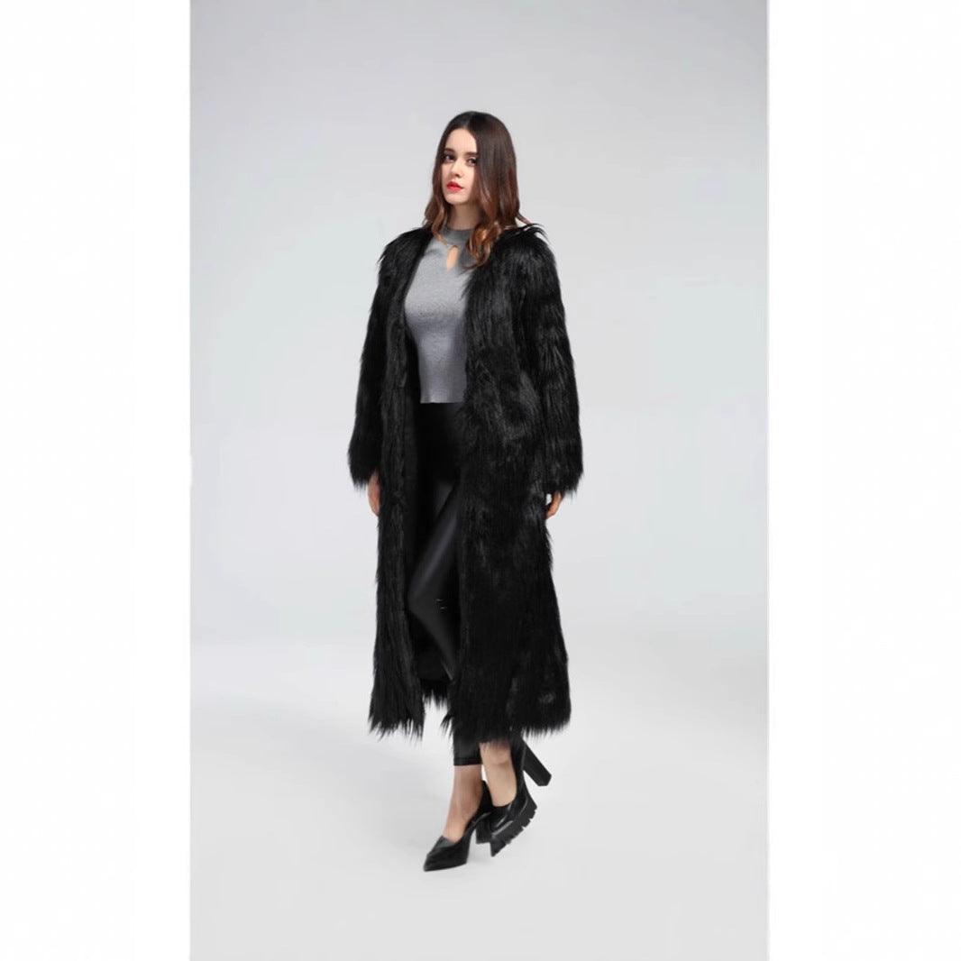 Luxurious faux fur coat for women with elegant lining Lune London