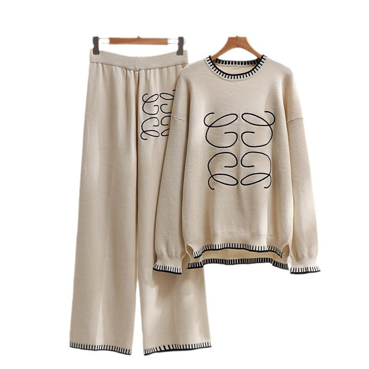 Casual women's sweatshirt set with graphic design and stylish contrast details Lune London