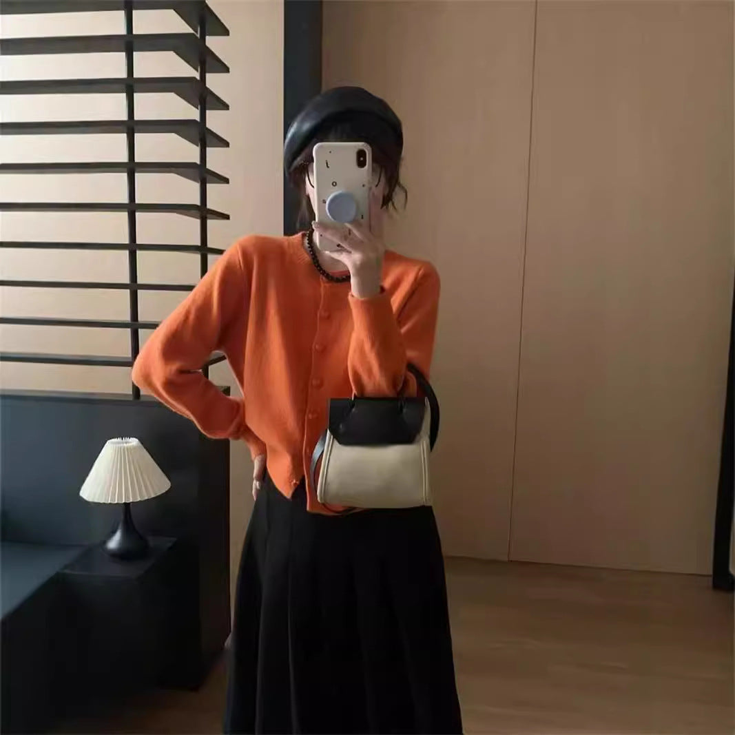 Cardigan en tricot doux pour femmes avec des boutons et une texture côtelée Chic & Stil