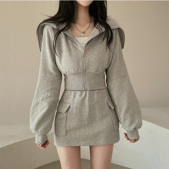 Ladies sporty hoodie dress with practical pockets Chic & Stil