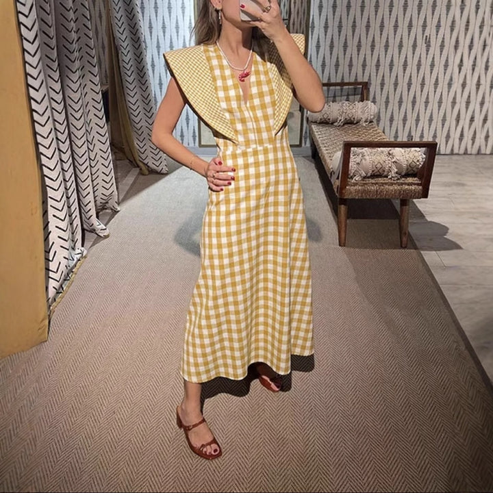 Maxi dress for women with V-neck and modern ruffle details Lune London