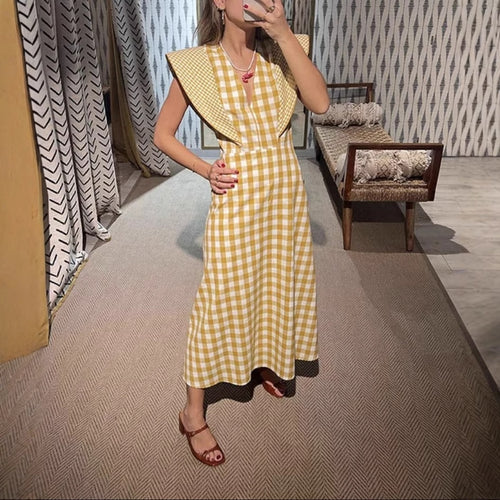 Maxi dress for women with V-neck and modern ruffle details Lune London