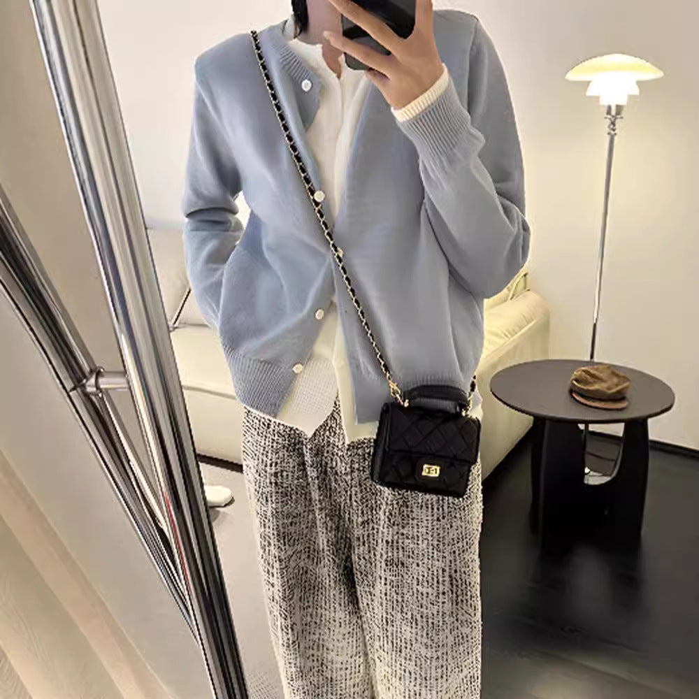 Ladies elegant cardigan with button details and soft material Lune London