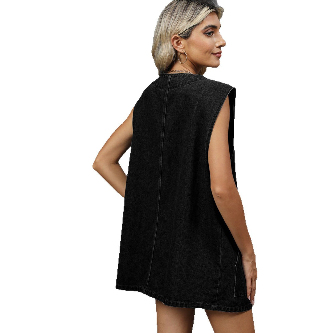 Denim jacket for women with a relaxed cut and practical pockets Lune London