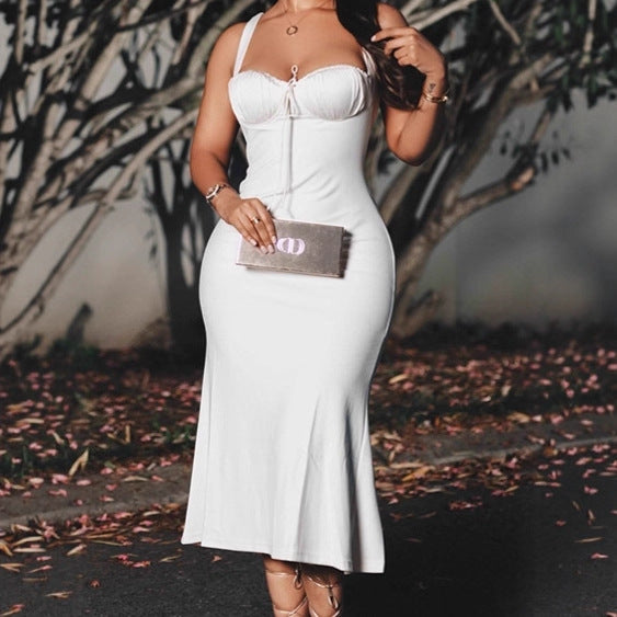Ladies Elegant Maxi Dress with Refined Strap Details and a Chic Fitted Silhouette