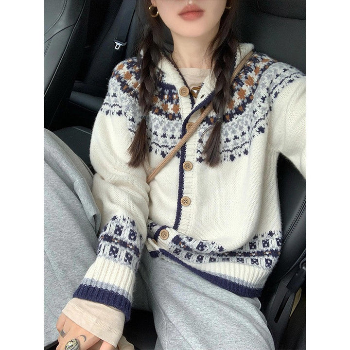 Cardigan pour femmes avec des motifs norvégiens traditionnels et fermeture à boutons Chic & Stil