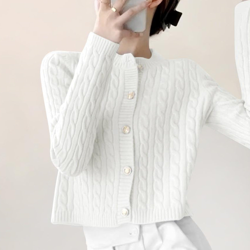 Cardigan en tricot épais pour femmes avec fermeture à boutons et magnifique motif en cable Chic & Stil