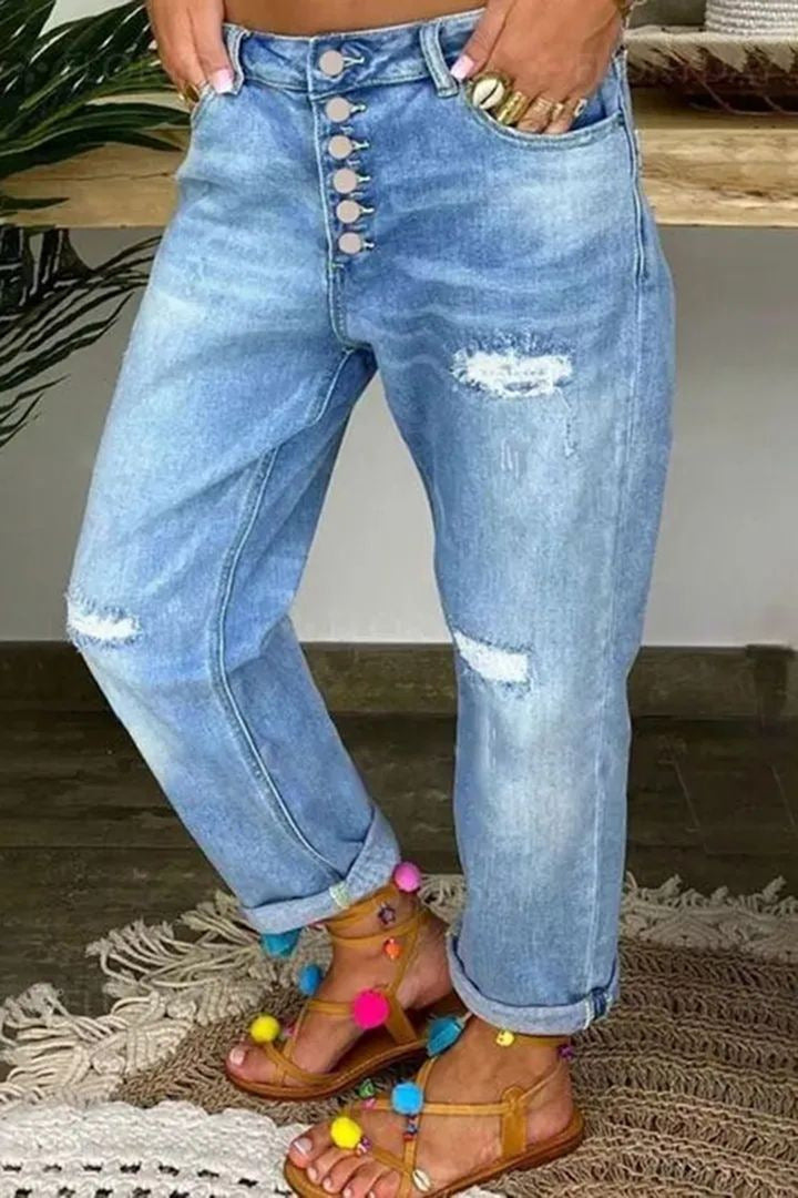 Jeans pour femmes à coupe décontractée avec boutons hauts et détails usés Chic & Stil