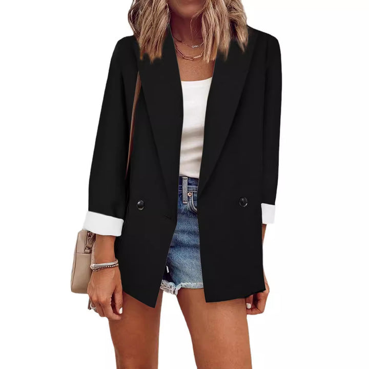 Trendy oversized jacket for women with a sleek design and elegant button details Lune London