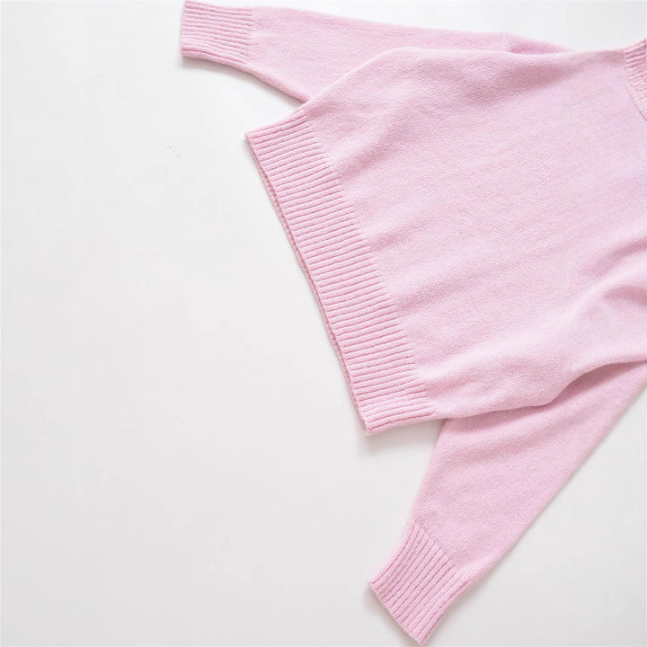 Comfortable oversized sweater for women with a round neck and wide cuffs Lune London