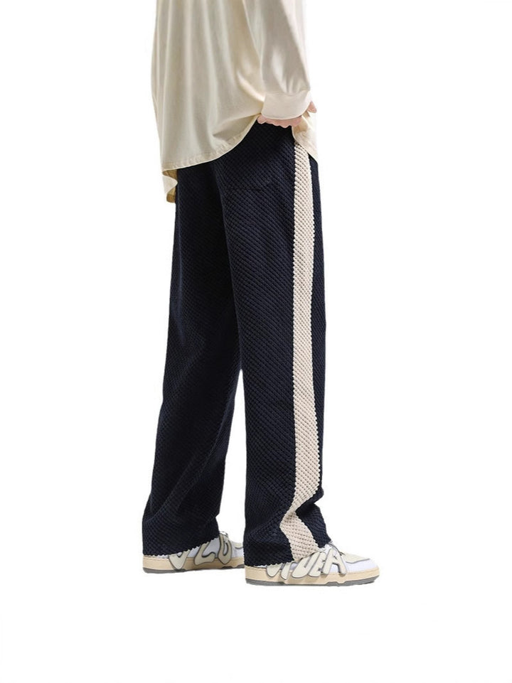 Comfortable leisure pants for ladies with textured fabric and chic side stripes