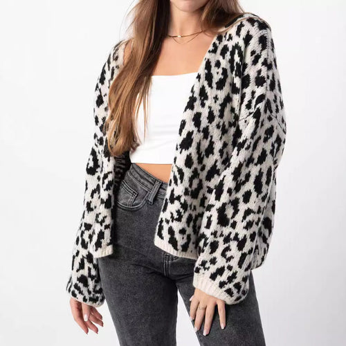 Women's Chunky Knit Cardigan with Stylish Leopard Pattern and Comfortable Oversized Details Lune London