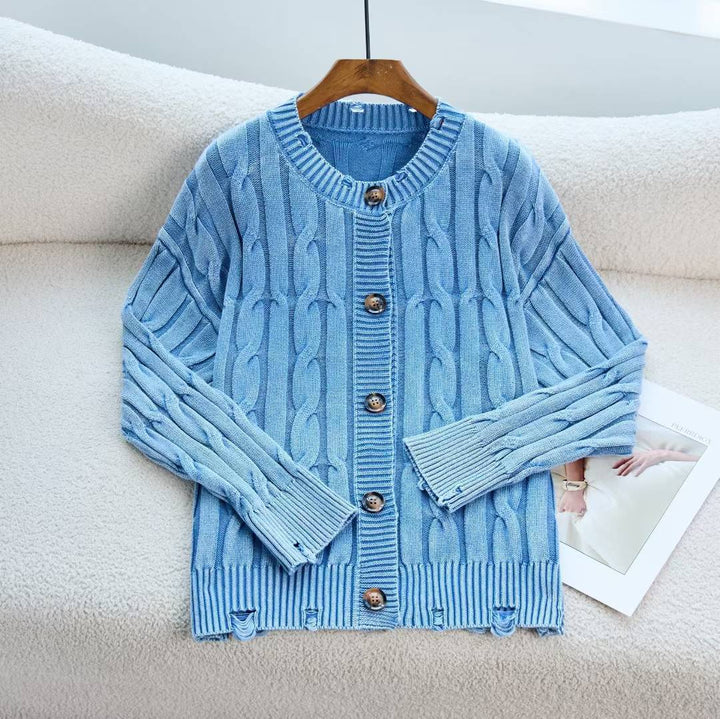 Cardigan pour femmes avec un design en câble élégant et des détails de bouton en bois Chic & Stil