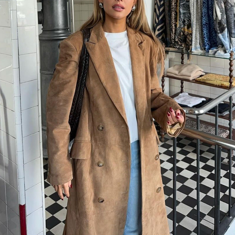 Women Elegant long coat with double buttoning and practical pockets Lune London