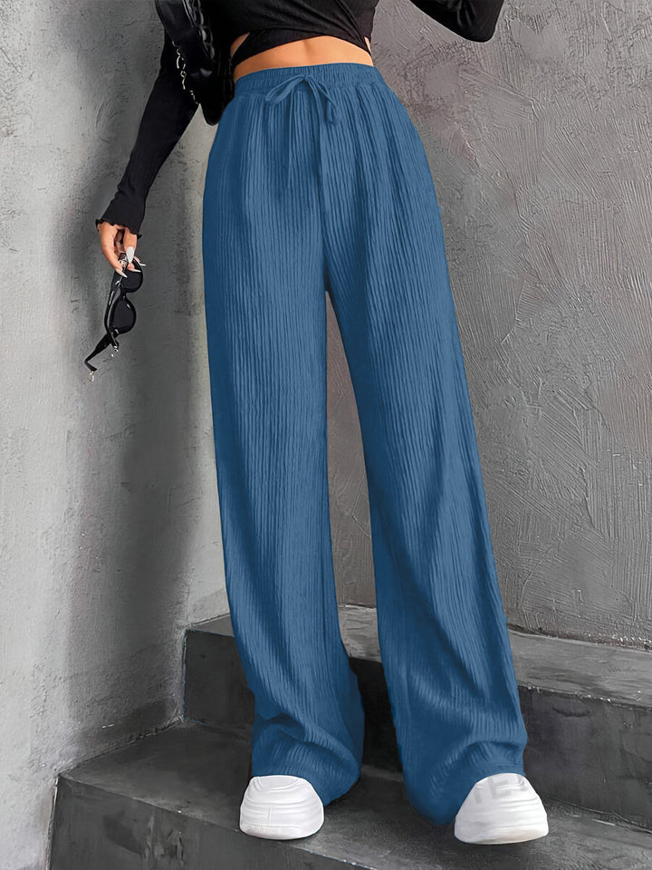 Pantalons plissés à coupe large pour femmes avec taille élastique et poches latérales pratiques Chic & Stil
